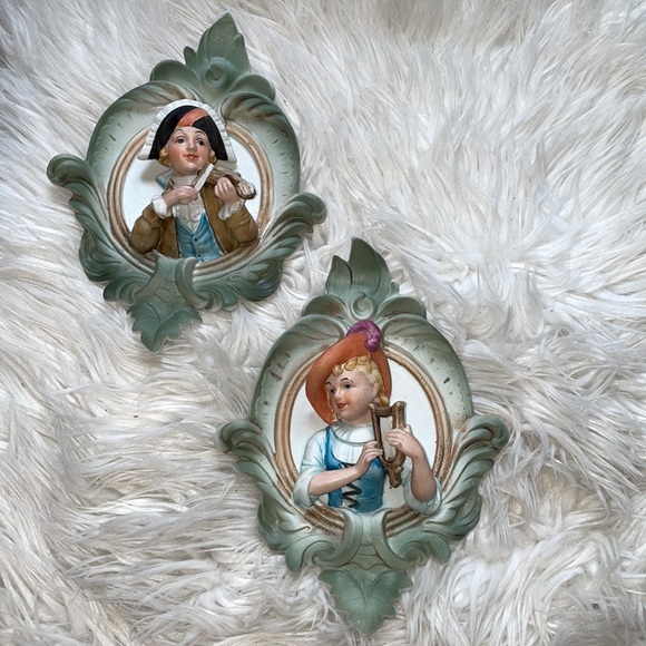 Vintage boy and girl 3D ceramic wall girl plaque - Picture 6 of 10